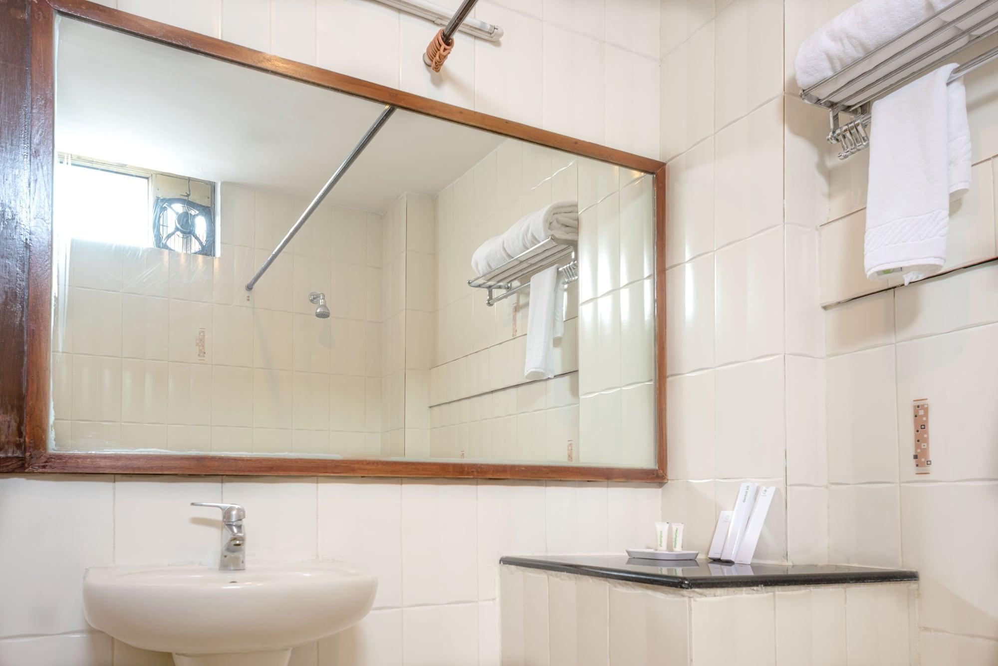 Treebo Trend Grand Plaza Nampally Hajdarabad Zewnętrze zdjęcie