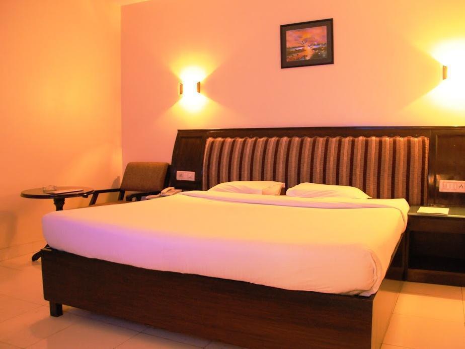 Treebo Trend Grand Plaza Nampally Hajdarabad Zewnętrze zdjęcie