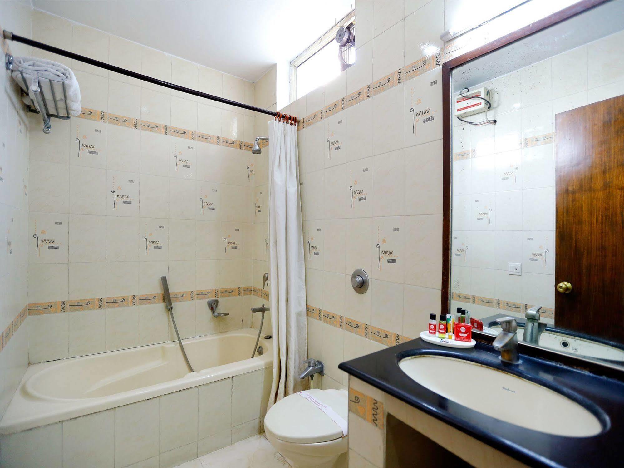 Treebo Trend Grand Plaza Nampally Hajdarabad Zewnętrze zdjęcie