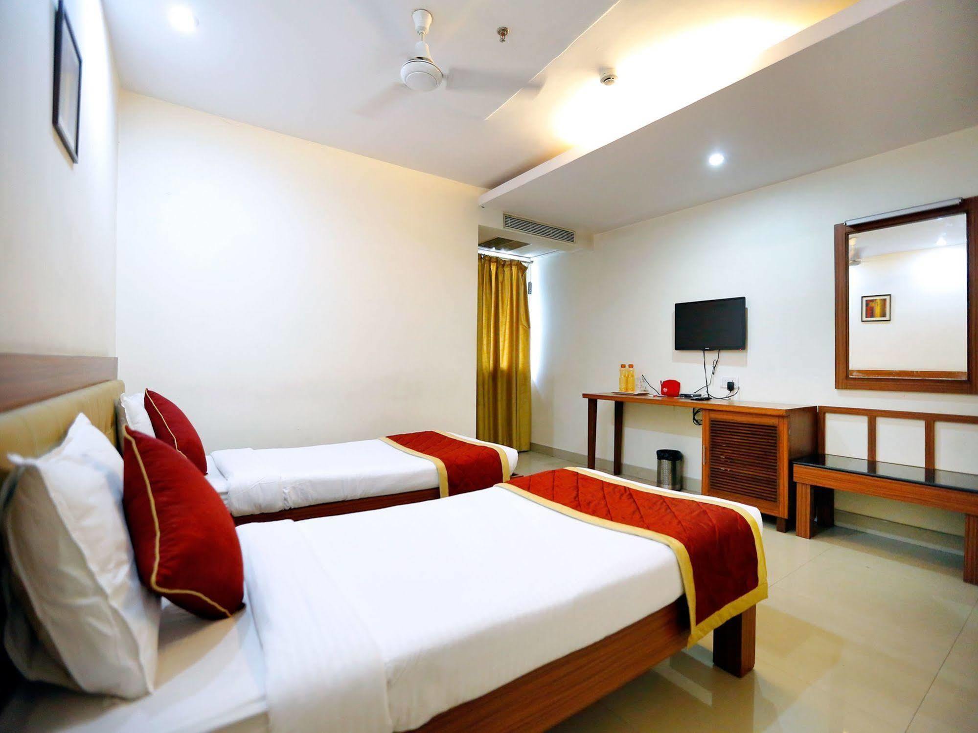 Treebo Trend Grand Plaza Nampally Hajdarabad Zewnętrze zdjęcie