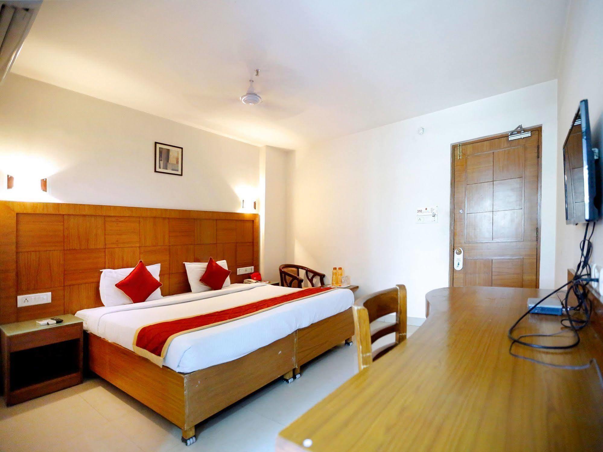 Treebo Trend Grand Plaza Nampally Hajdarabad Zewnętrze zdjęcie