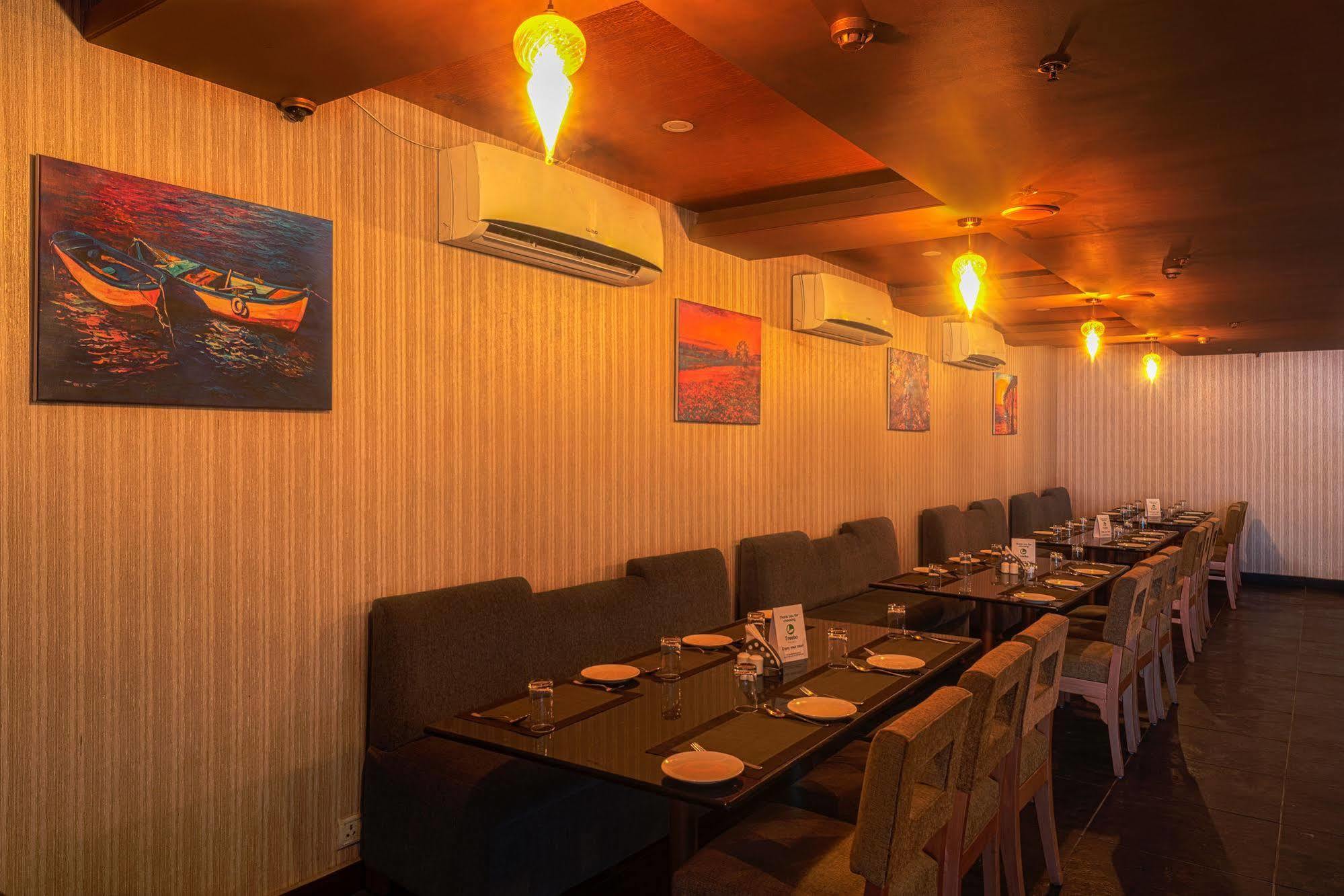 Treebo Trend Grand Plaza Nampally Hajdarabad Zewnętrze zdjęcie